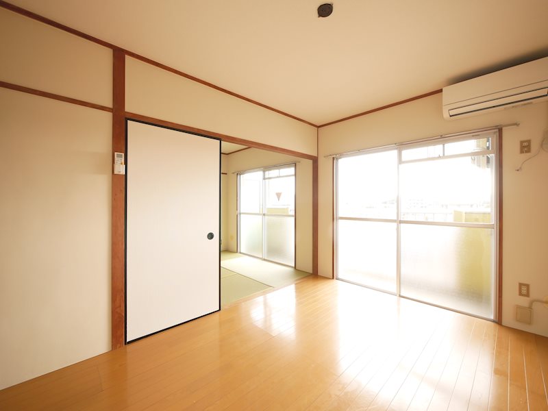 居室・リビング　南側洋室