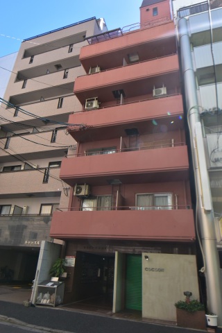 【サンピア平和通りの建物外観】