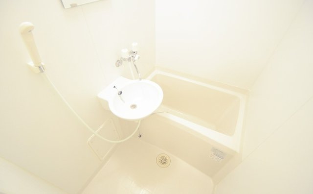 洗面設備　写真は別号室のものです。