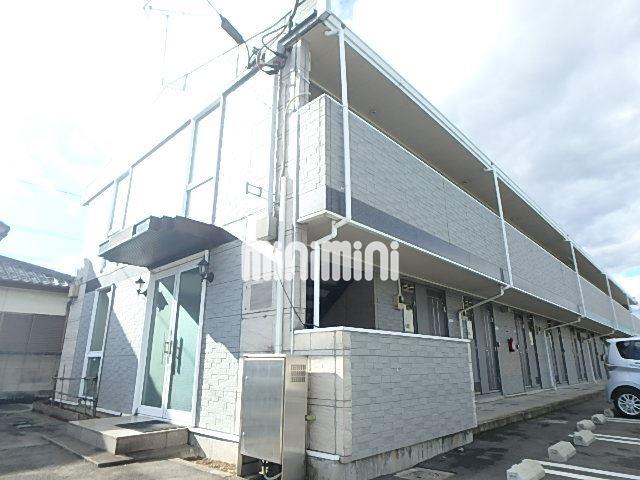 建物外観　閑静な住宅地に佇むライトグレーのキレイな建物。