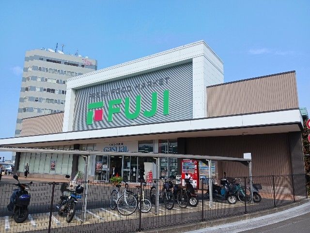 スーパー　フジ新居浜駅前店（スーパー）まで1600m