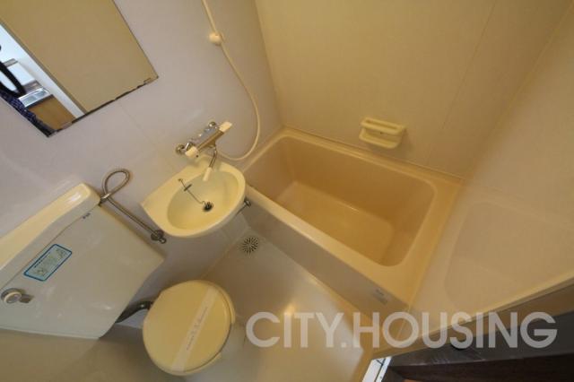 バス・シャワールーム　※モデルルームで、家具は展示用です。