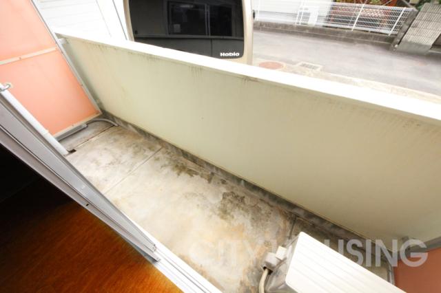 バルコニー　※モデルルームで、家具は展示用です。