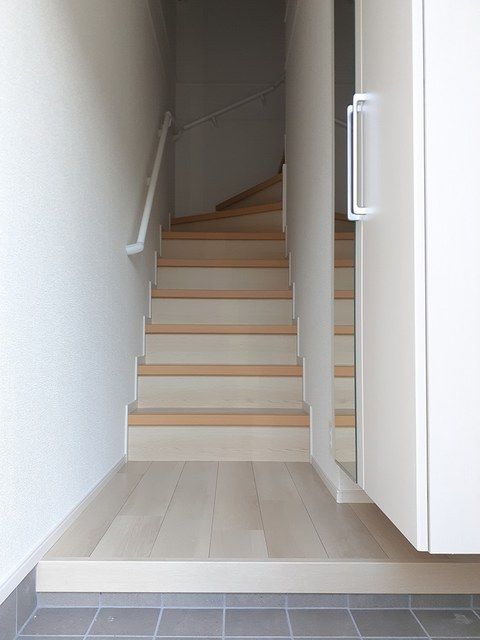 【駿東郡小山町竹之下のアパートの玄関】