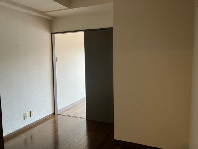【横須賀市東浦賀のマンションの居室・リビング】