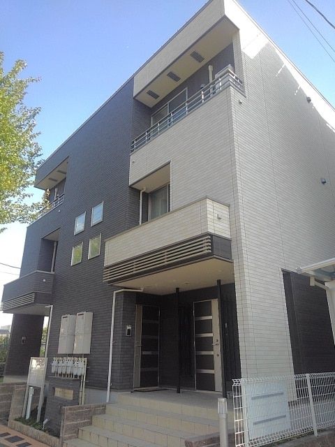 名古屋市天白区池場のアパートの建物外観