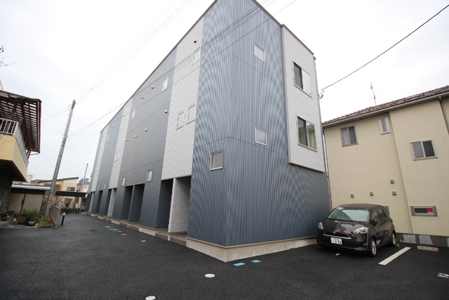 新潟市中央区白山浦のアパートの建物外観