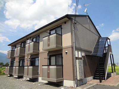 安曇野市三郷温のアパートの建物外観