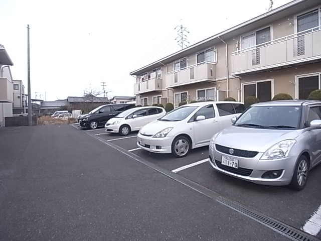 【倉敷市平田のアパートの駐車場】