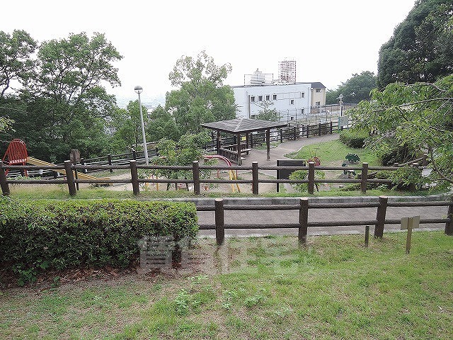 【東大阪市東山町のアパートの公園】