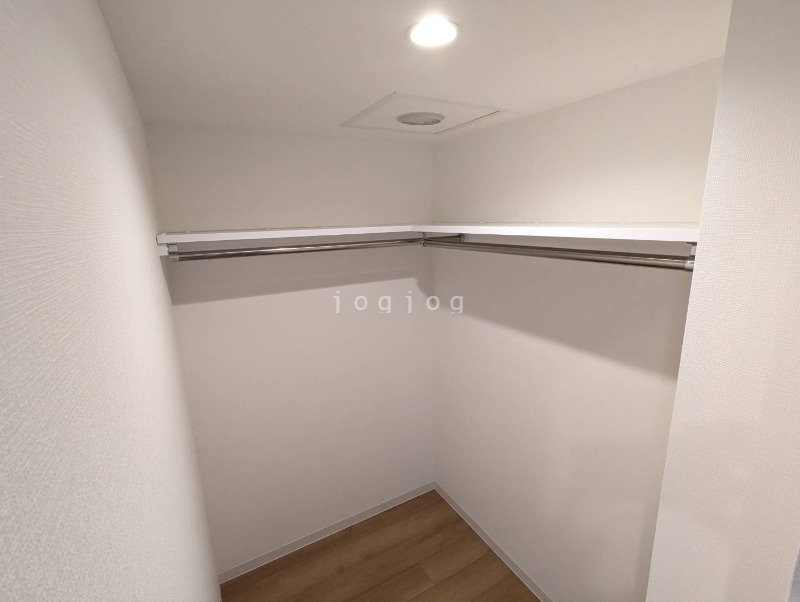 収納　寝室のウォークインクロゼット