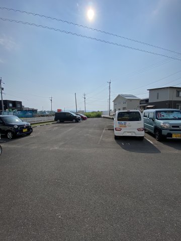 【フェアリーハウス北村の駐車場】