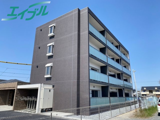 三重郡川越町大字豊田のマンションの建物外観