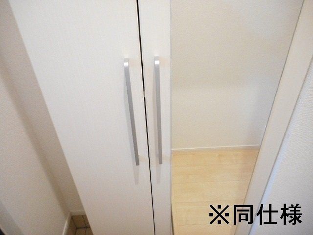 【調布市西つつじケ丘のアパートの玄関】