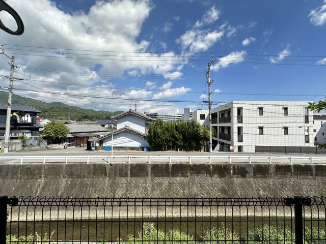 【高知市愛宕山のアパートの眺望】