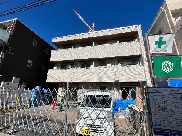 【大阪市淀川区木川西のマンションのエントランス】