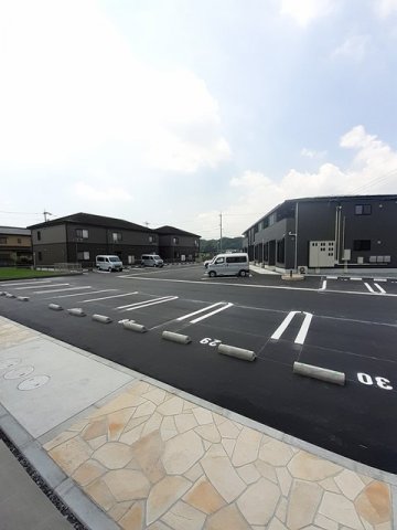 【井原市木之子町のアパートの駐車場】