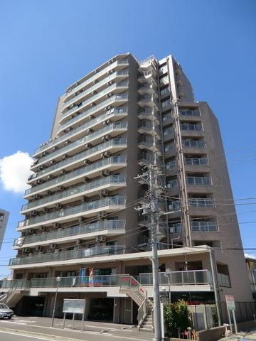 【松戸市東松戸のマンションの建物外観】