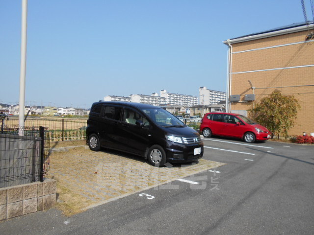 【堺市東区日置荘原寺町のアパートの駐車場】