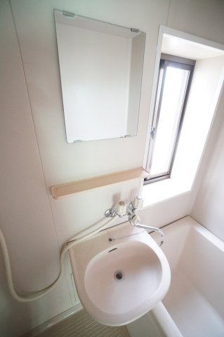 洗面設備　※共用部に無料洗濯機完備♪