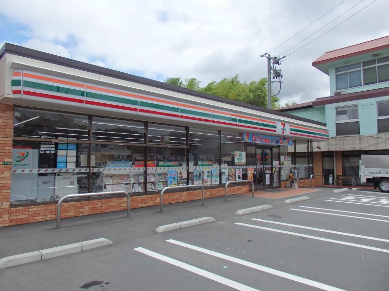 コンビニ　セブンイレブン東広島八本松東店（コンビニ）まで600m