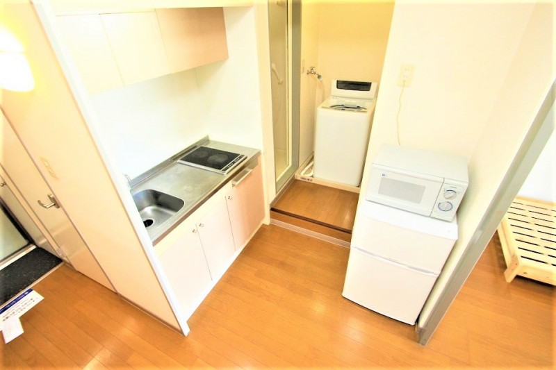 ロビー　共用部分は清掃業者が清掃しております。