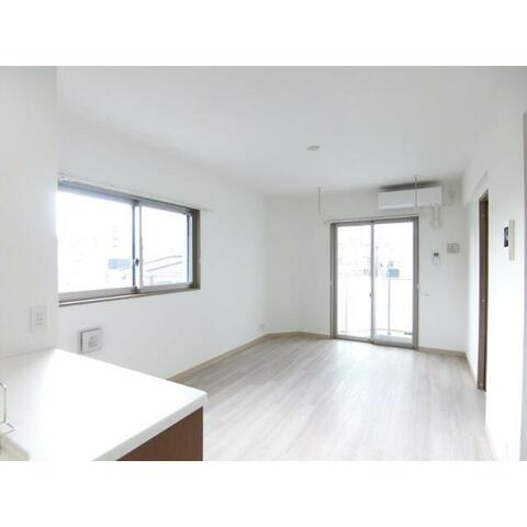 玄関　収納もある玄関です