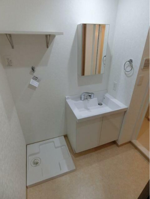 洗面設備　ゆったりとスペースのある洗面所