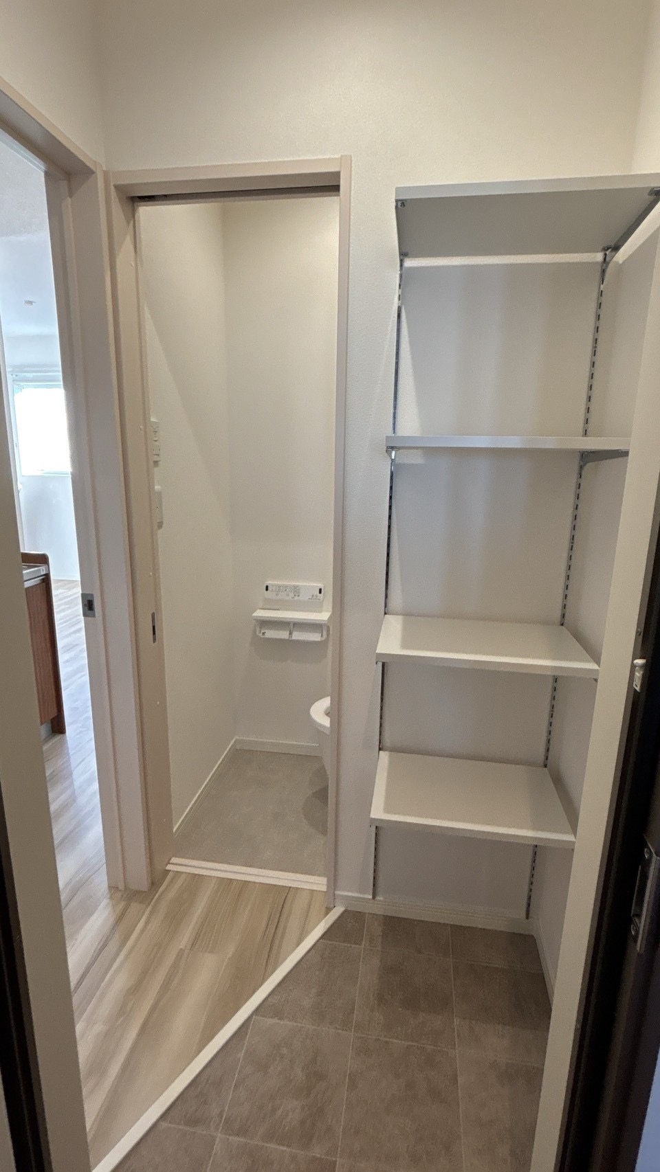 玄関　イメージ図　シューズクロークもあります！