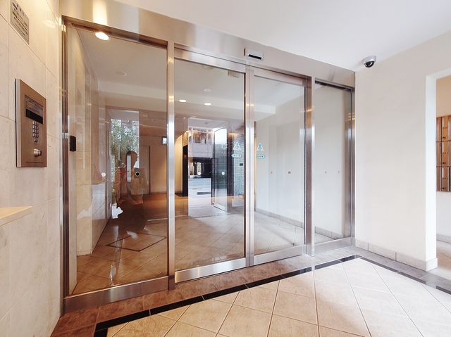 セキュリティ　オートロック・防犯カメラ