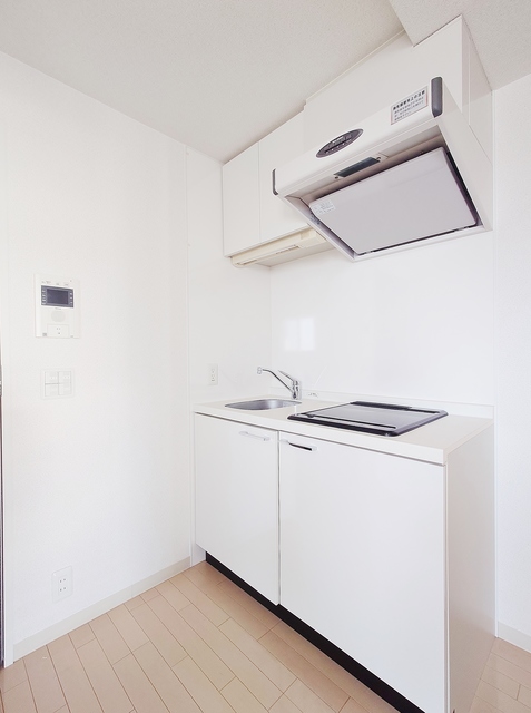 キッチン　２口ＩＨキッチン・横に冷蔵庫置き場