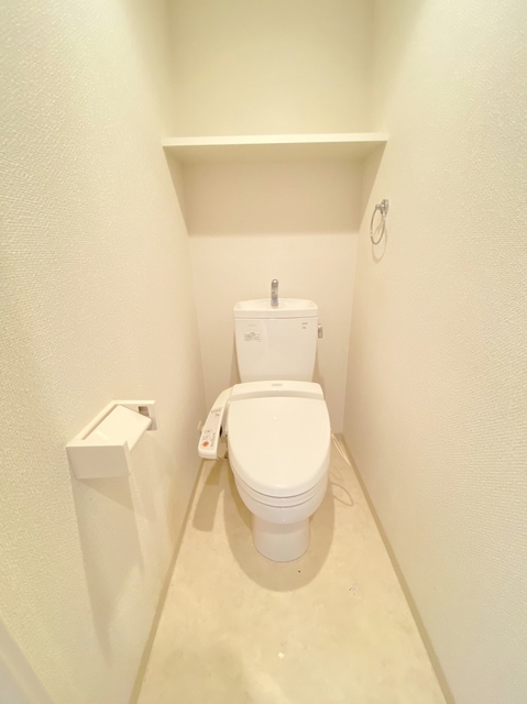 トイレ　暖房便座付きシャワートイレ