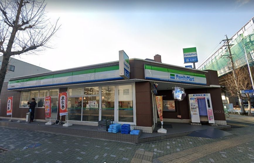 コンビニ　ファミリーマート岩塚駅前店（コンビニ）まで220m