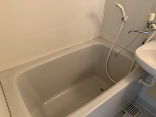 バス・シャワールーム　清潔感のあるユニットバス！