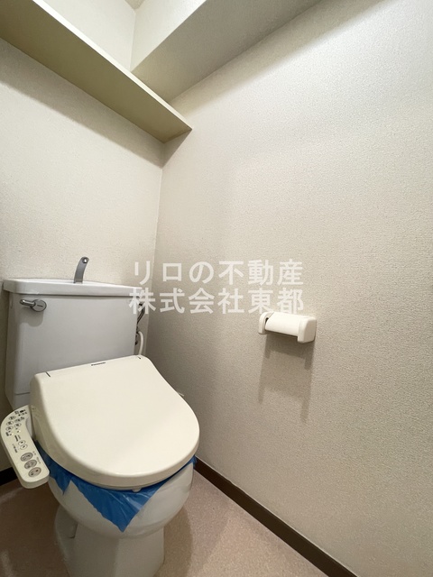 トイレ　白基調で清潔感のあるトイレです♪