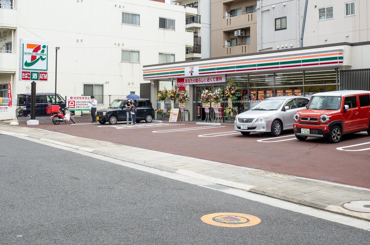 コンビニ　セブンイレブン（コンビニ）まで100m