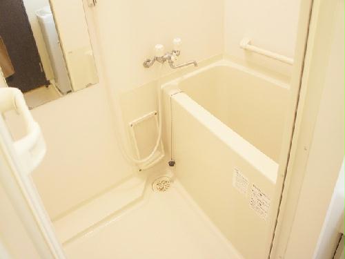 バス・シャワールーム　浴室乾燥機付きなので雨の日でも洗濯物が干せますよ