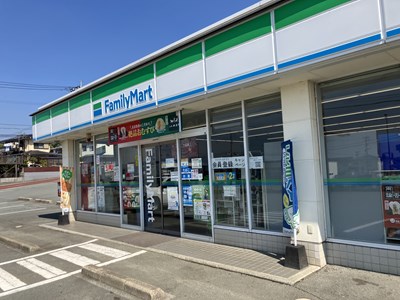 コンビニ　ファミリーマート（コンビニ）まで1277m