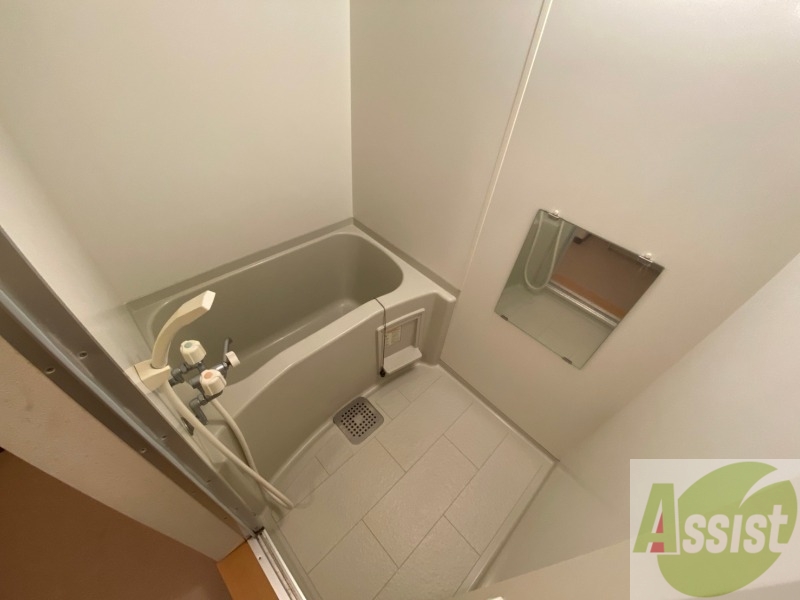 バス・シャワールーム　ユニットバスです。疲れを癒すのに欠かせませんね！