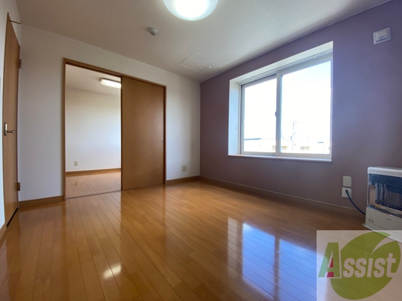 居室・リビング　広くてキレイなお部屋が広がっていて、充実した生活が送れそう。