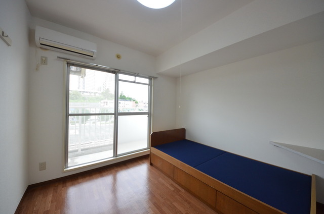 居室・リビング　★大きな窓が、お部屋を明るくしてくれます★