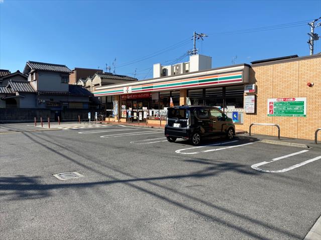 コンビニ　セブンイレブン（コンビニ）まで554m