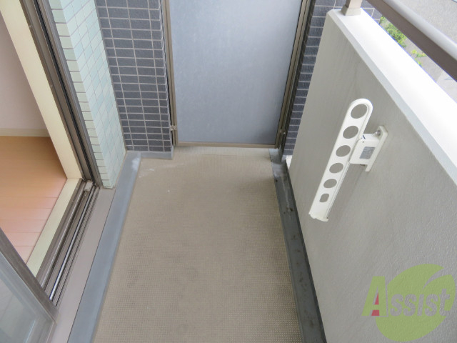 バルコニー　バルコニーは幅があり、広い印象を受けました。