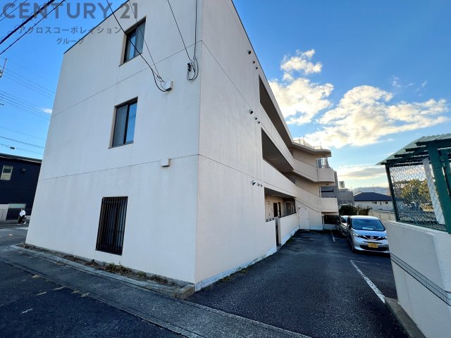 建物外観　敷地内に駐車場あります！