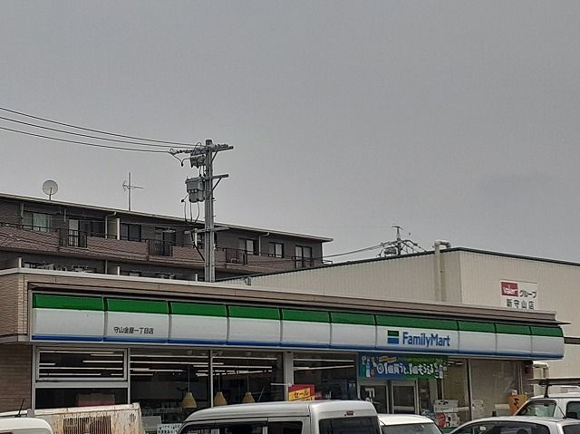 コンビニ　ファミリーマート（コンビニ）まで600m