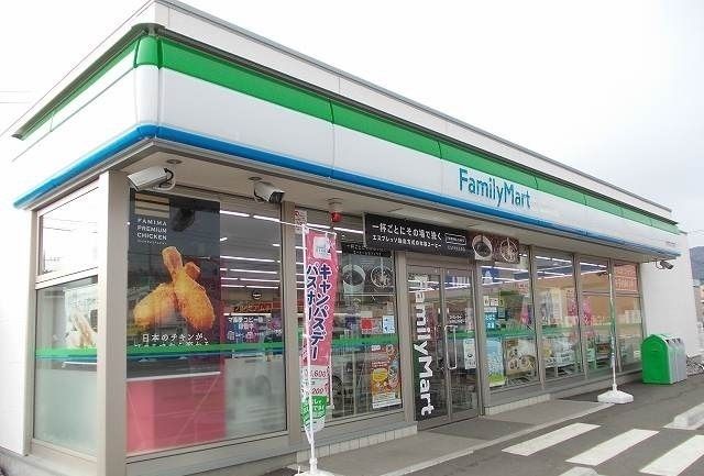 コンビニ　ファミリーマート上大井店（コンビニ）まで450m