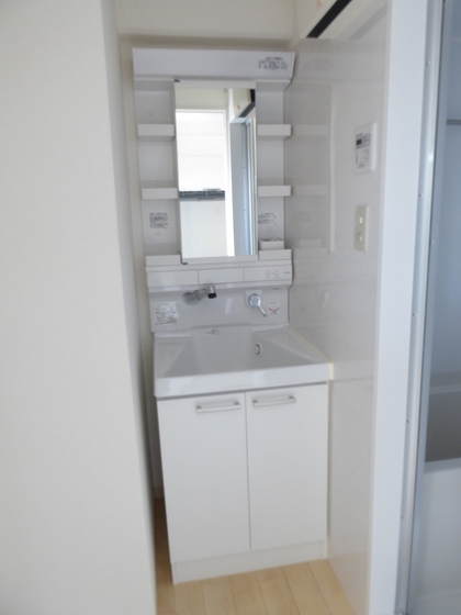 洗面設備　※他号室の写真です。