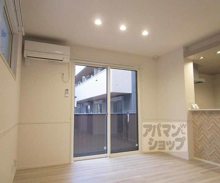 居室・リビング　１０２号室の写真です。