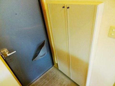玄関　靴箱あり