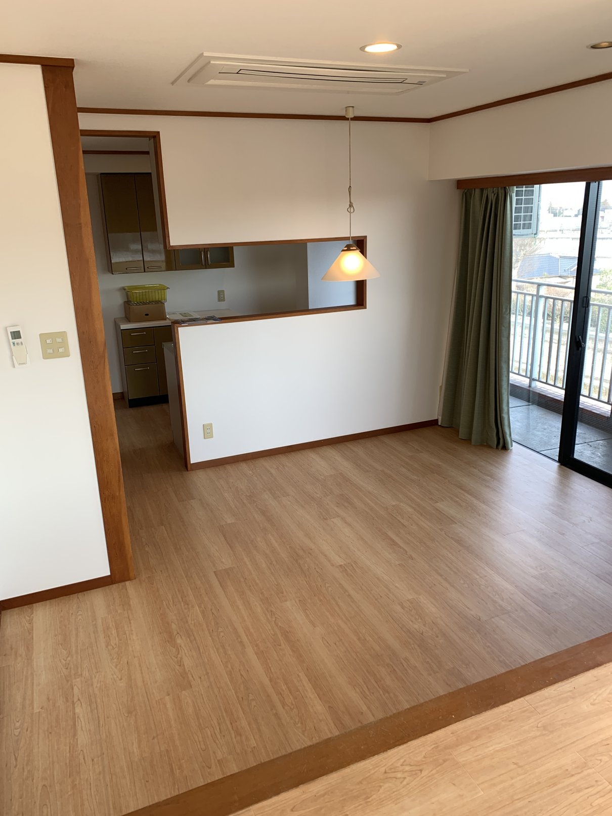 居室・リビング　13.5帖の広いリビング